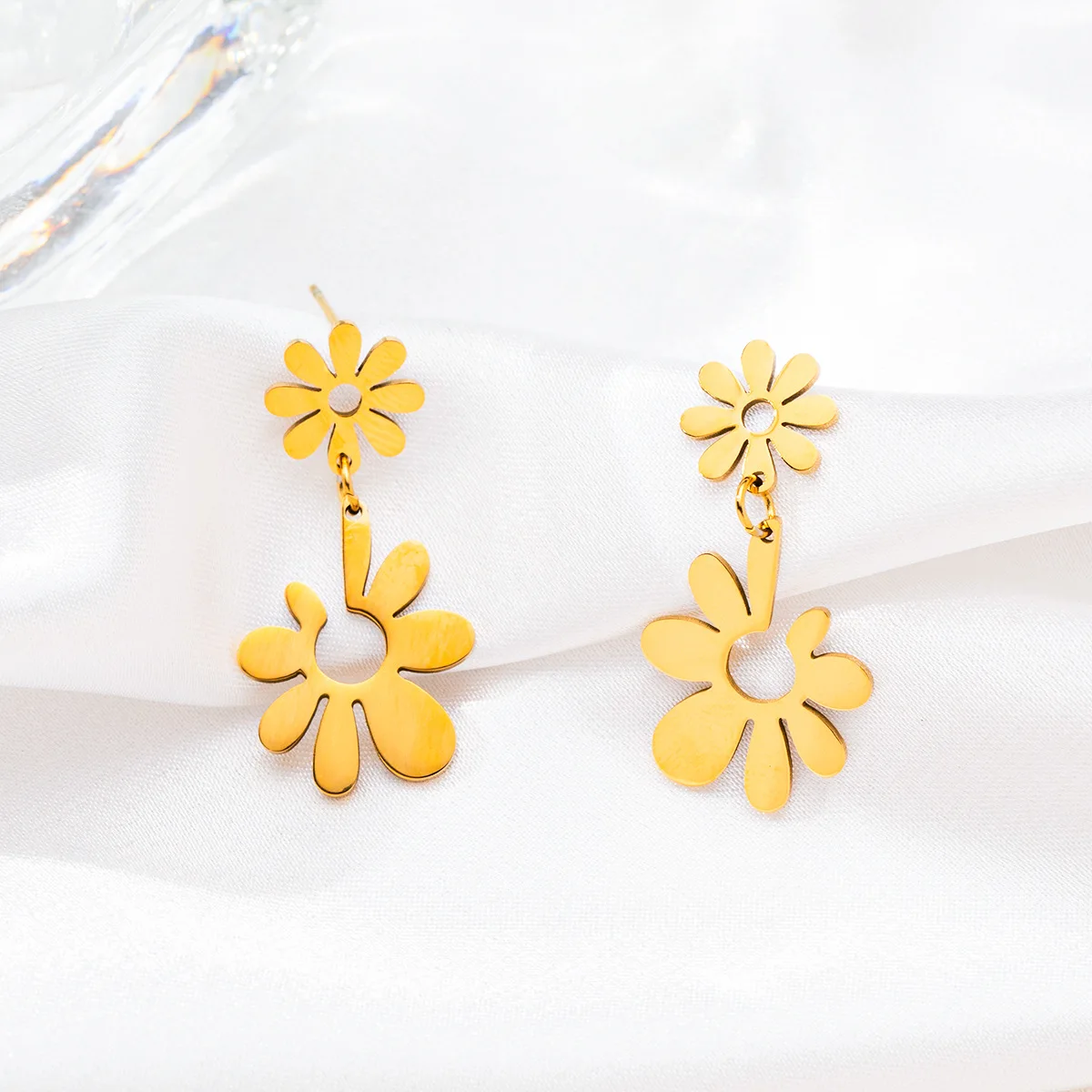 Stainless Steel Earrings Sweet Cute Cartoon Flowers Girls Pendants Charms Fashion Earrings For Women Jewelry Everyday Wear Gifts 2