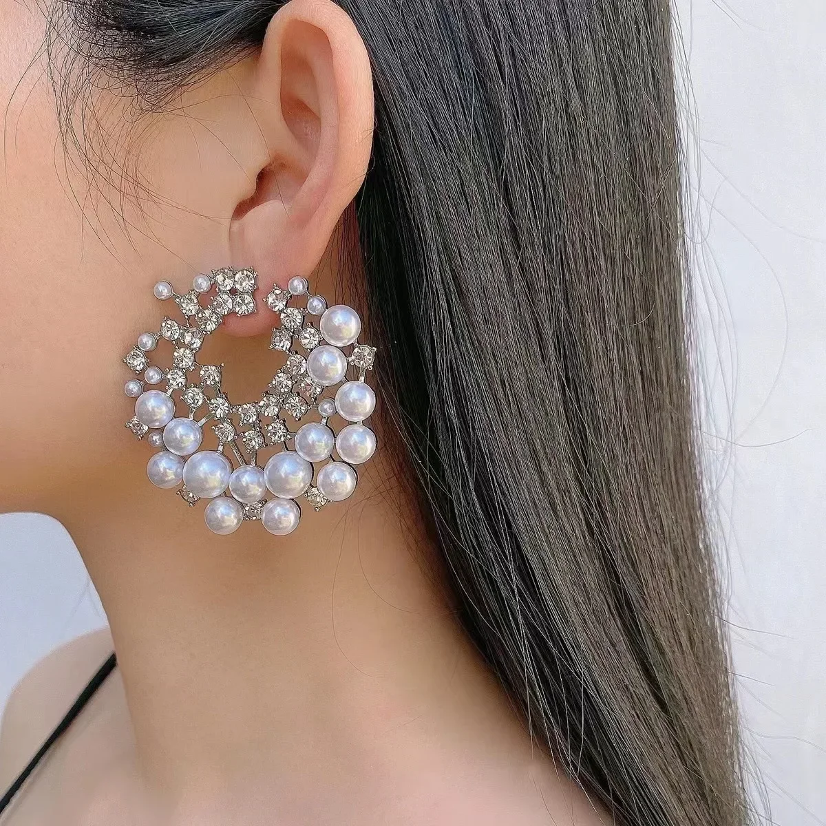 French Flat Round Steamed Bread Pearl Big Ear Female Earrings main image 0