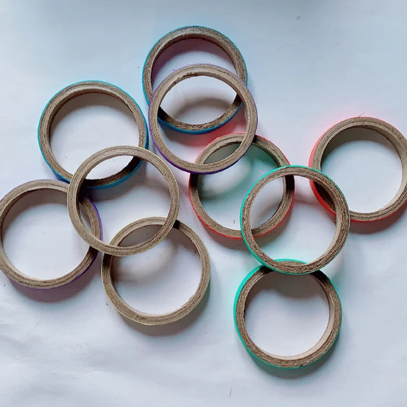 Parrots gnaw on colorful circle paper ring toys, colorful cardboard chewing toys, foraging training parrot supplies