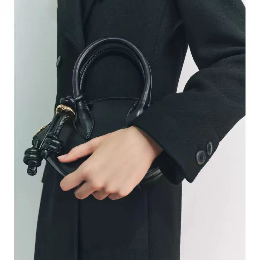 Luxury Designer Shoulder Bag Large Capacity Fashion Handbag Trapezoid Trendy Crossbody Bag Fan-Shaped Bucket Bag for Women