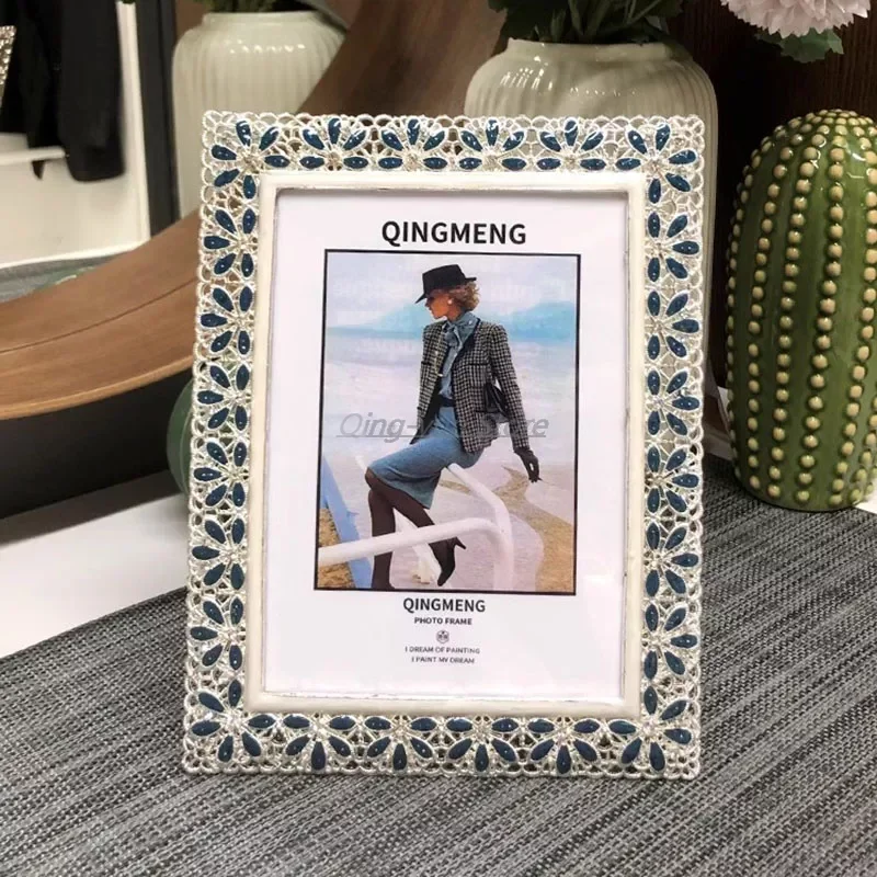 

Metal Display Photo Frame Nordic Antique Ornate Baroque Picture Frames Aesthetic Desk Quadro Pequeno Living Room Decorations