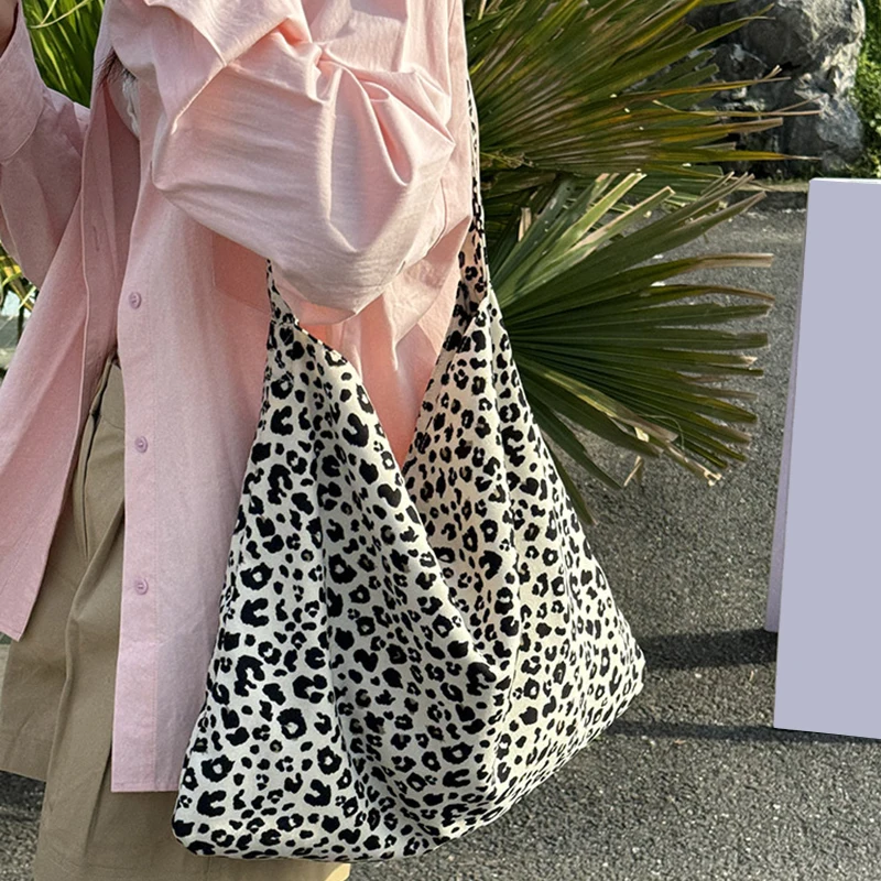 Japanese and Korean Ins Modern Small Leopard Print Messenger Bag, Single Shoulder Canvas Bag for Female Student