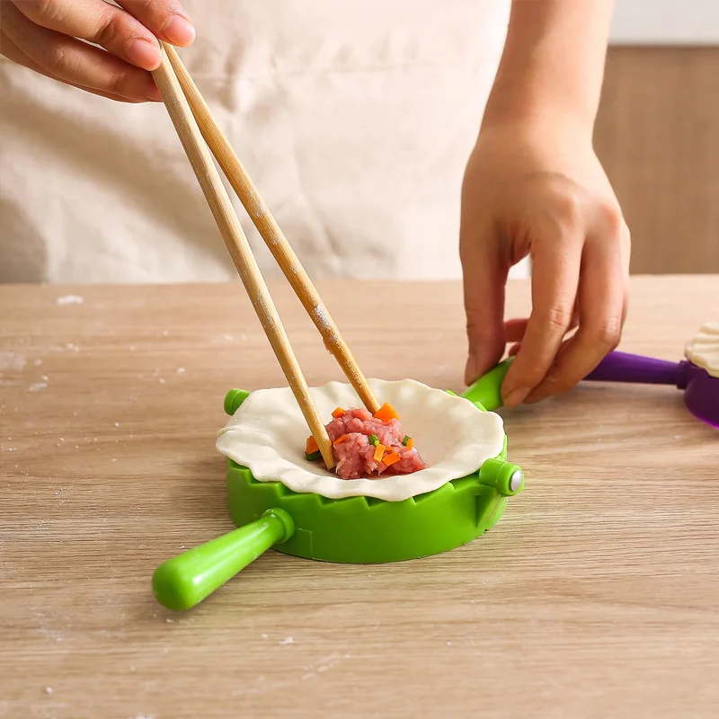 Dumpling Maker Plastic Dumplings Maker Mold Hand Dough Press Dumpling Clip DIY Ravioli Pie Mould Maker Kitchen Pastry Tools Cooking Accessories