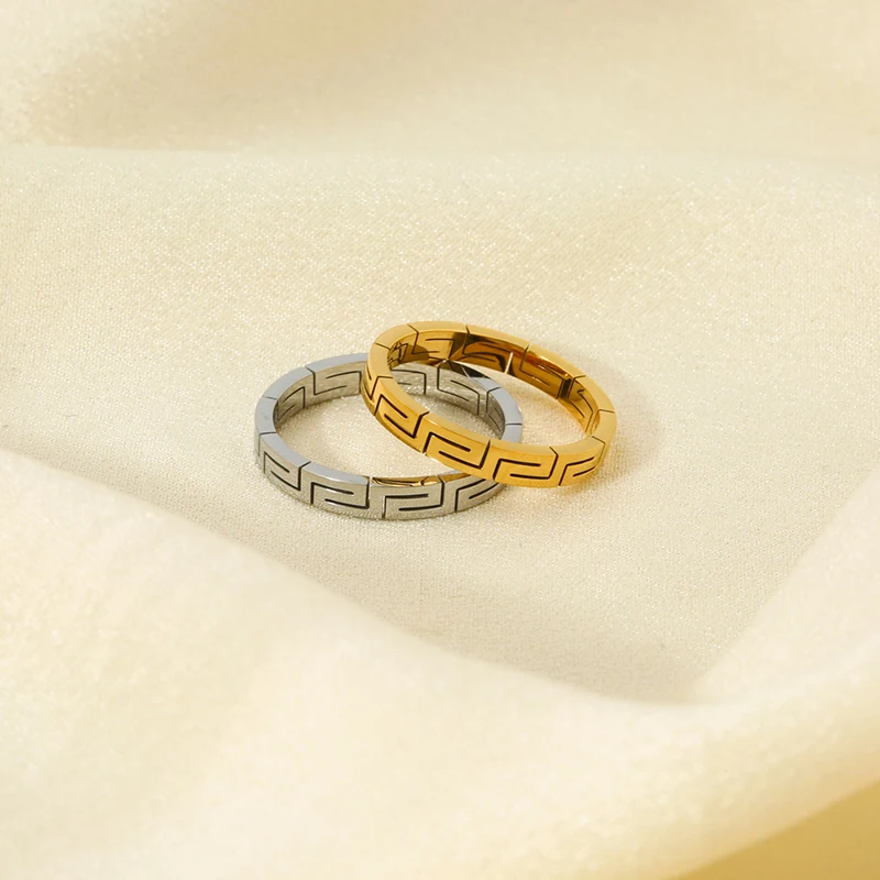 K​orean Style Simple Geometric Lattice Stackable Rings 18K