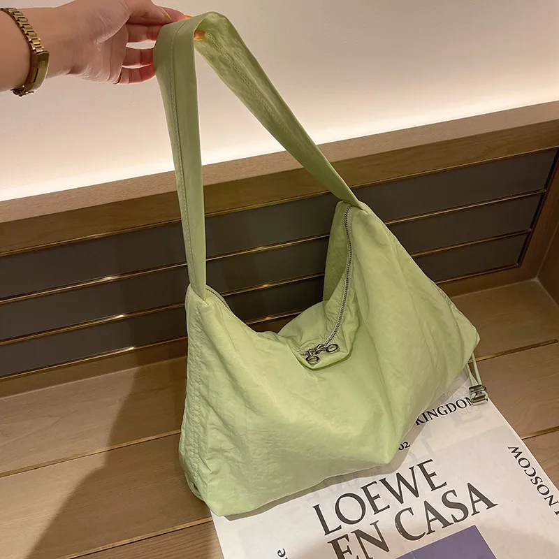 Stylish and Simple Crossbody Bag with Drawstring, Perfect for Daily Use