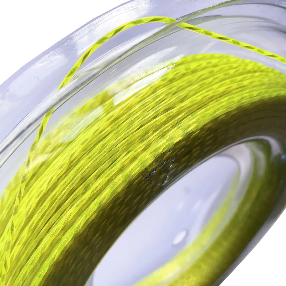 Tennisschläger mit Multifilament-Saite bespannt