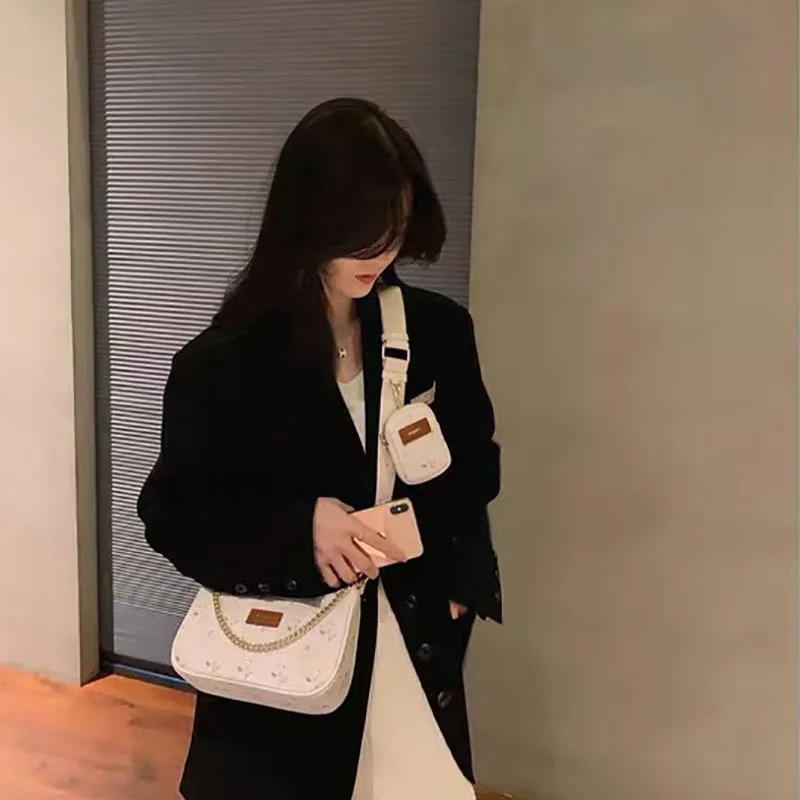 MINISO Cartoon Printed Snoopy Shoulder Bag 3-in-1 Underarm Bag Fashion Women's Shoulder Bag Casual Chain Handbag 5