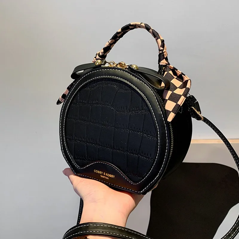 Рисунок 6 - Маленькая сумка через плечо для женщин