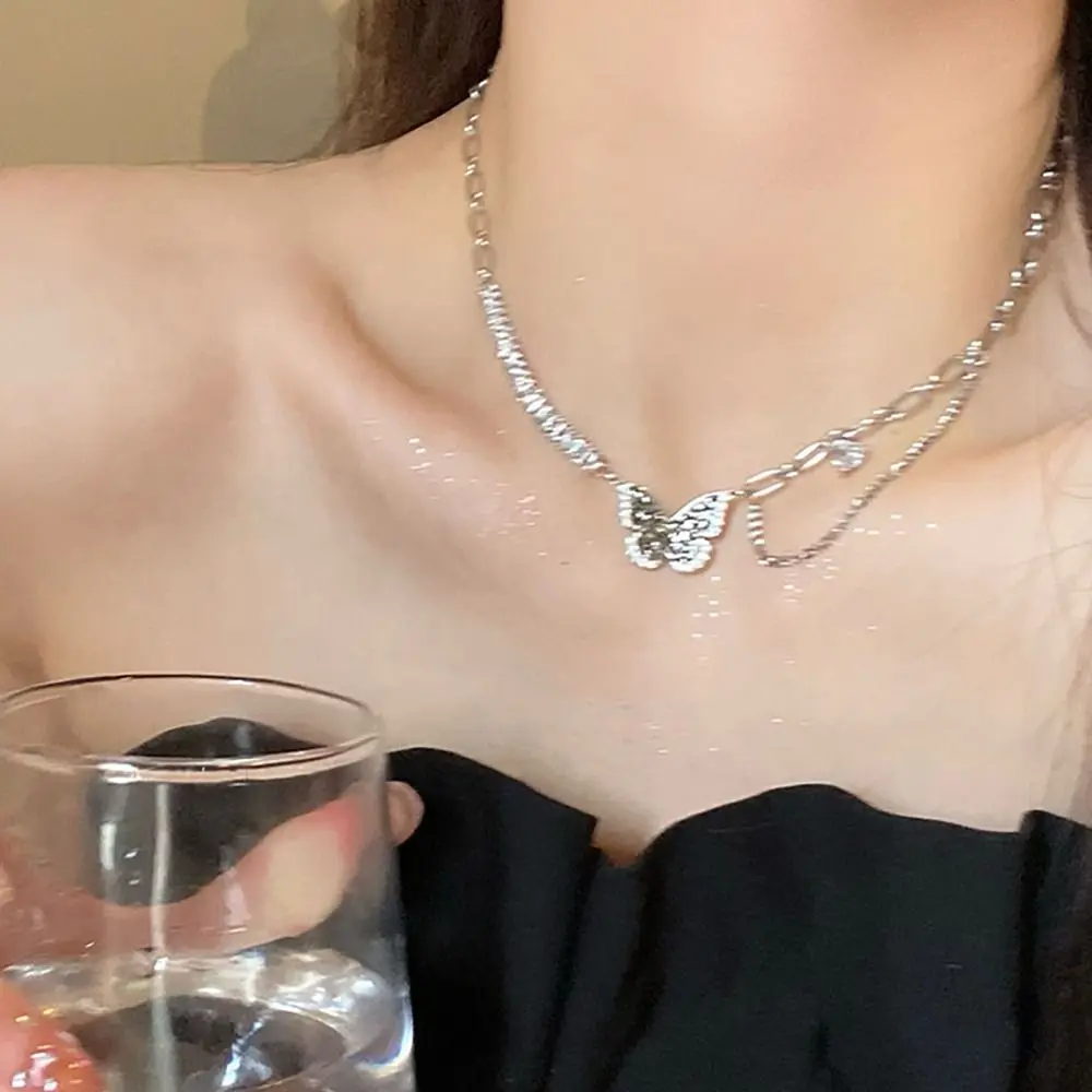 Collana con ciondolo a forma di cuore K-pop asimmetrico a forma di farfalla nera alla moda da donna Y2K, stile gotico, lucido e fresco_voghion.com