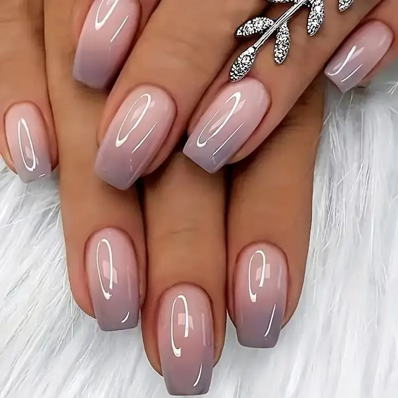 Trendy Short Press-on Nails