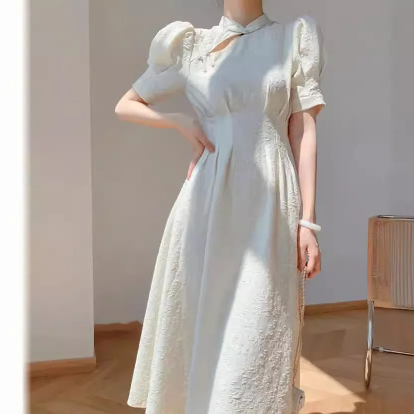 

Новое улучшенное белое платье-Ципао в китайском стиле для женщин, Новинка лета 2024, стильная длинная юбка с талией и эффектом