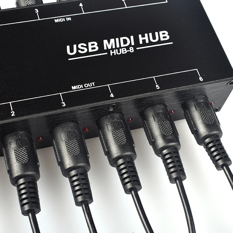 DOREMiDi MIDI HUB-8 Box (HUB-8)은 고성능 USB 3.1 MIDI 허브입니다.