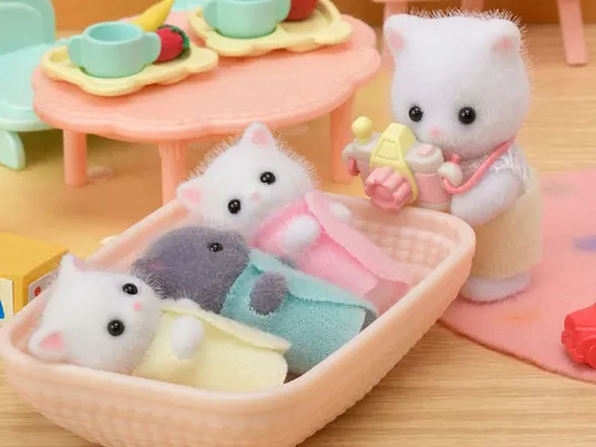 Miniature Doll House Supplies Mini Figurine Toys Sylvanian Families Dollhouse Furry Animal Persian Cat Triplets 3pcs Set Baby Figures In Box 5458