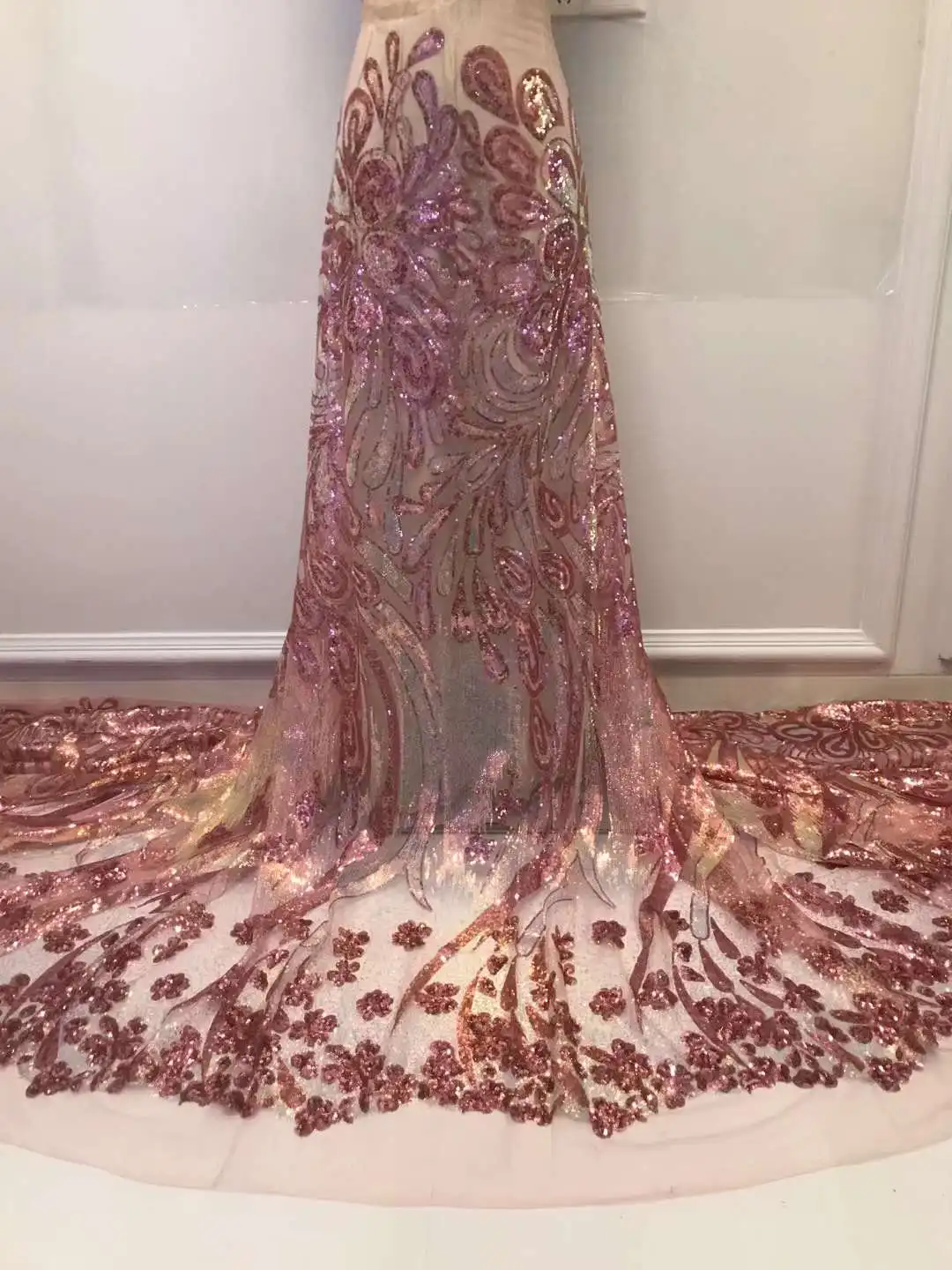 

Familiar Latest Fashion African Embroidery Lace Fabric High Quality Sequins French Tulle Lace Fabric for Wedding Dress JL41153