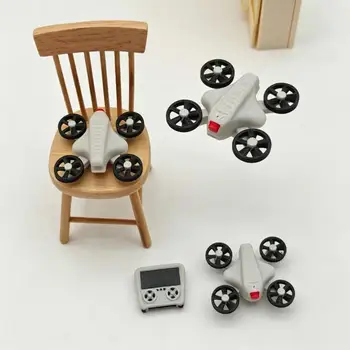 Modello di drone telecomandato in miniatura in scala 1:12, accessori per scene in miniatura, casa delle bambole con un forte senso di tecnologia.
