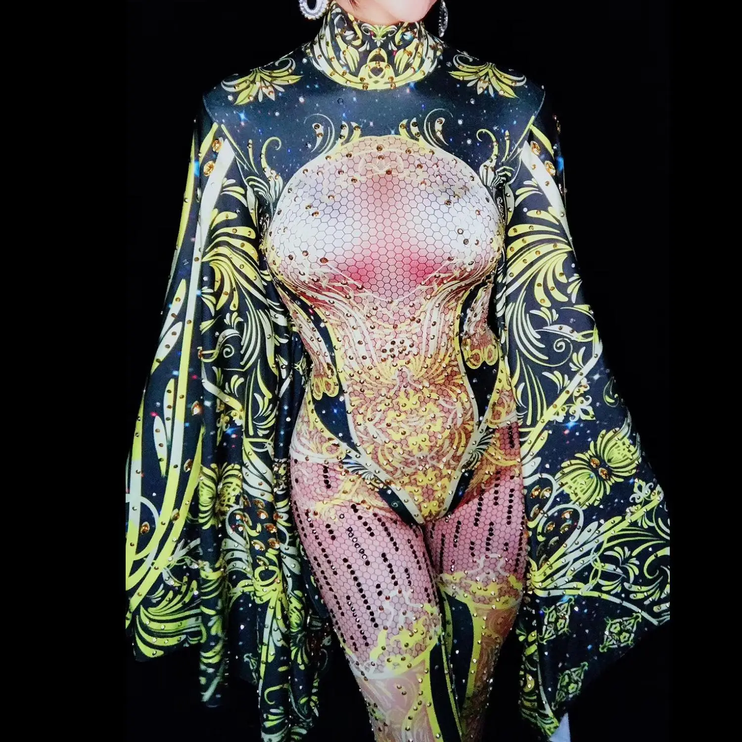 Рисунок 5 - Женский комбинезон золотистого цвета