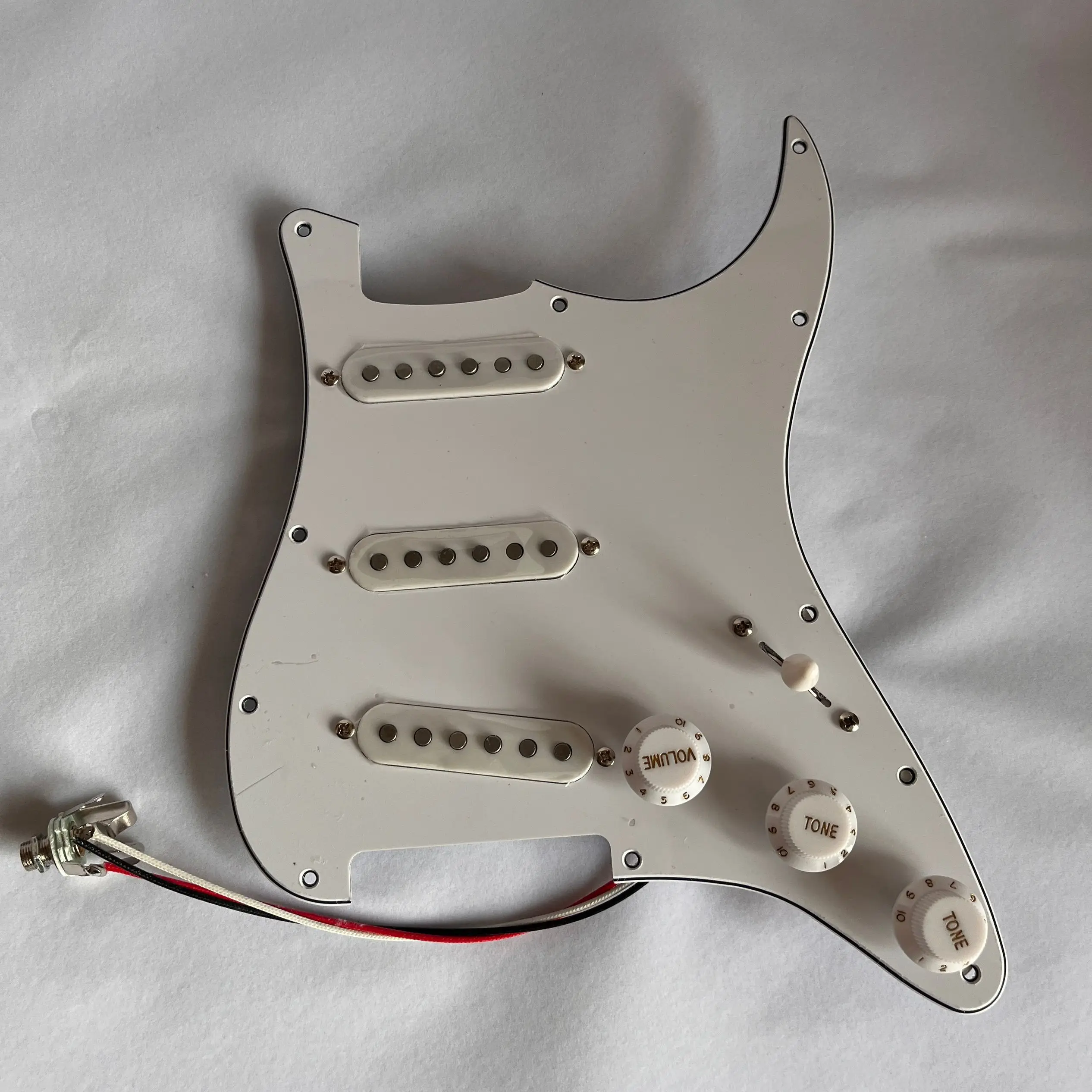 

SSS Prewired Guitar Pickguard Alnico5 single coil pickups Guitar Wiring Harness Black 5 Way Type Fully Loaded Guitar Accessories