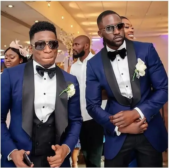 

Новый дизайн, темно-синие смокинги для жениха на одной пуговице, шаль, воротник, мужские костюмы для жениха, блейзер (пиджак + брюки + жилет + галстук)