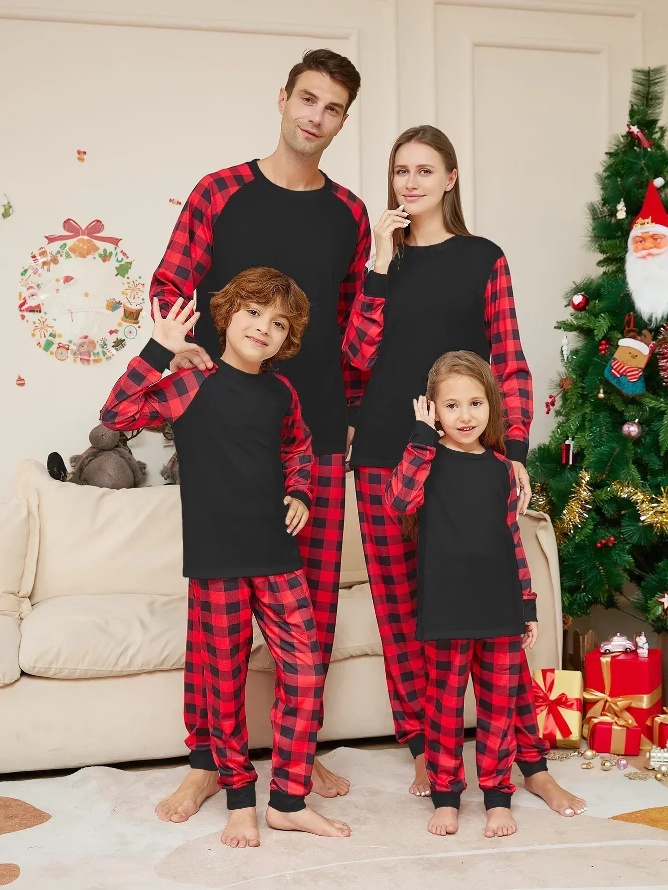 thumbnail image 1 of Conjunto de pijama navideño a juego nuevo 2025 para adultos y niños en familia, conjunto de pijamas de 2 piezas con diseño navideño, 1 of 5