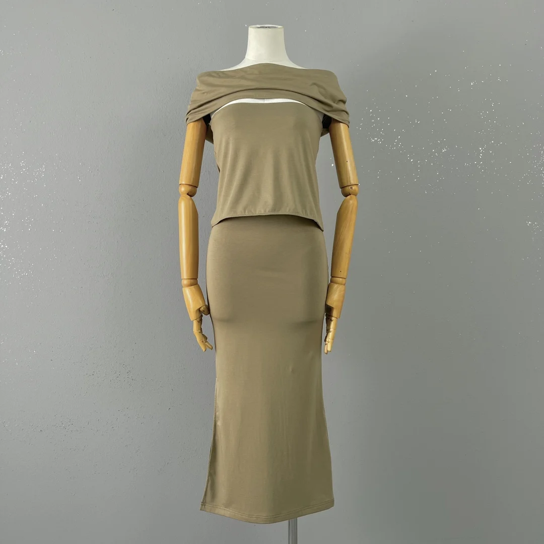 

Minimalist cut double stretch suit