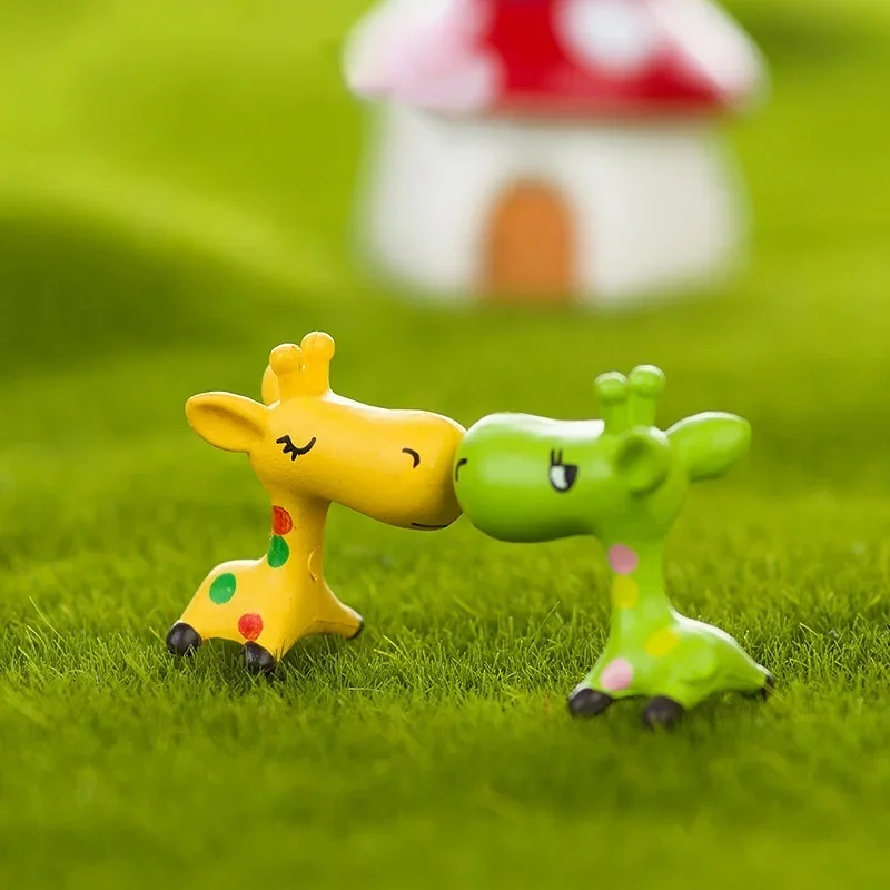 New 1/3Pcs Cartoon Cute Mini Resin Animal Giraffe Fairy Garden Ornament Miniature Bonsai Plants Pot Fairy DIY Doll(Color Random)