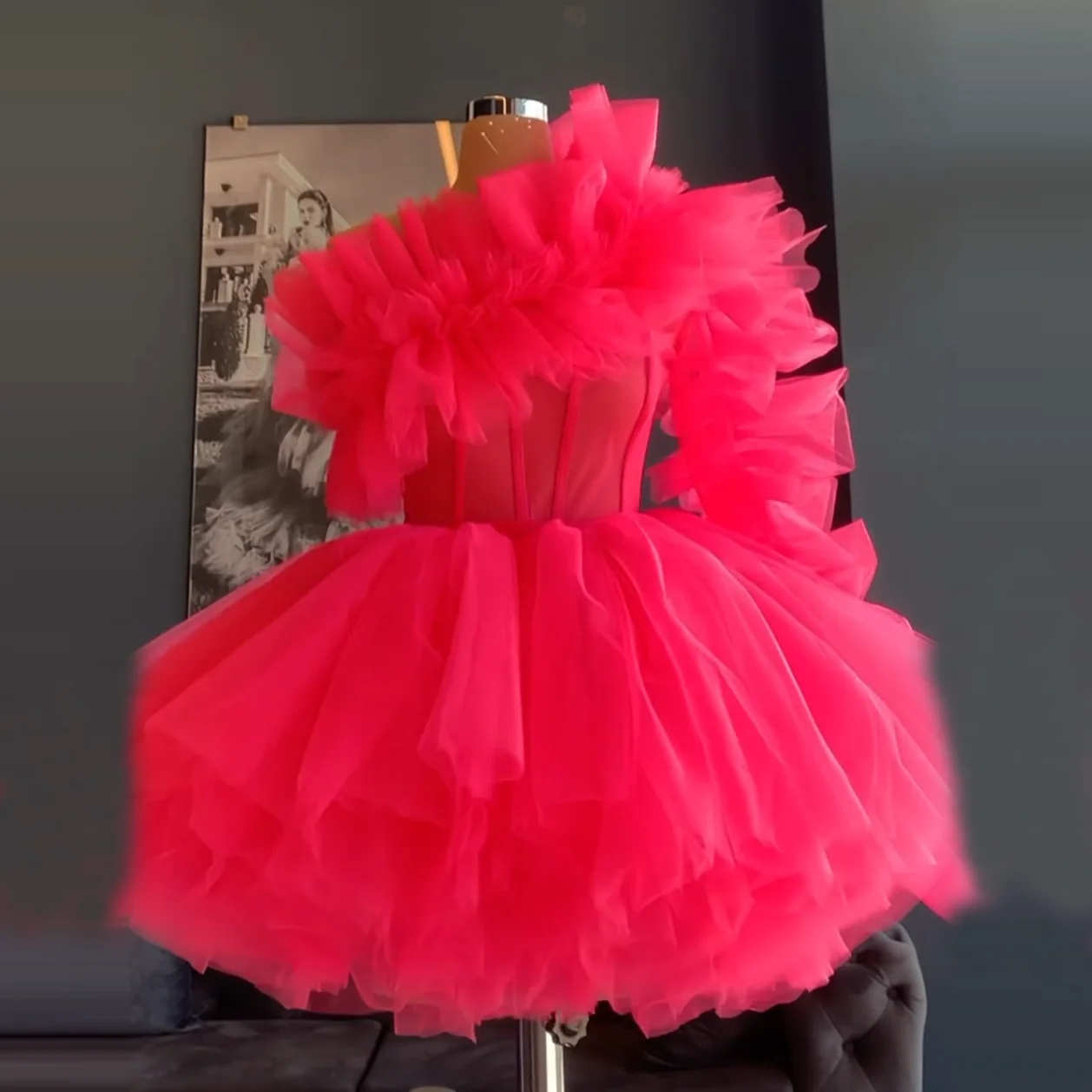 

Cute One Shoulder Short Tulle Prom Dresses Long Sleeves Ruffles Ball Gown Puffy Birthday Party Dress For Photo Shoot Real Image