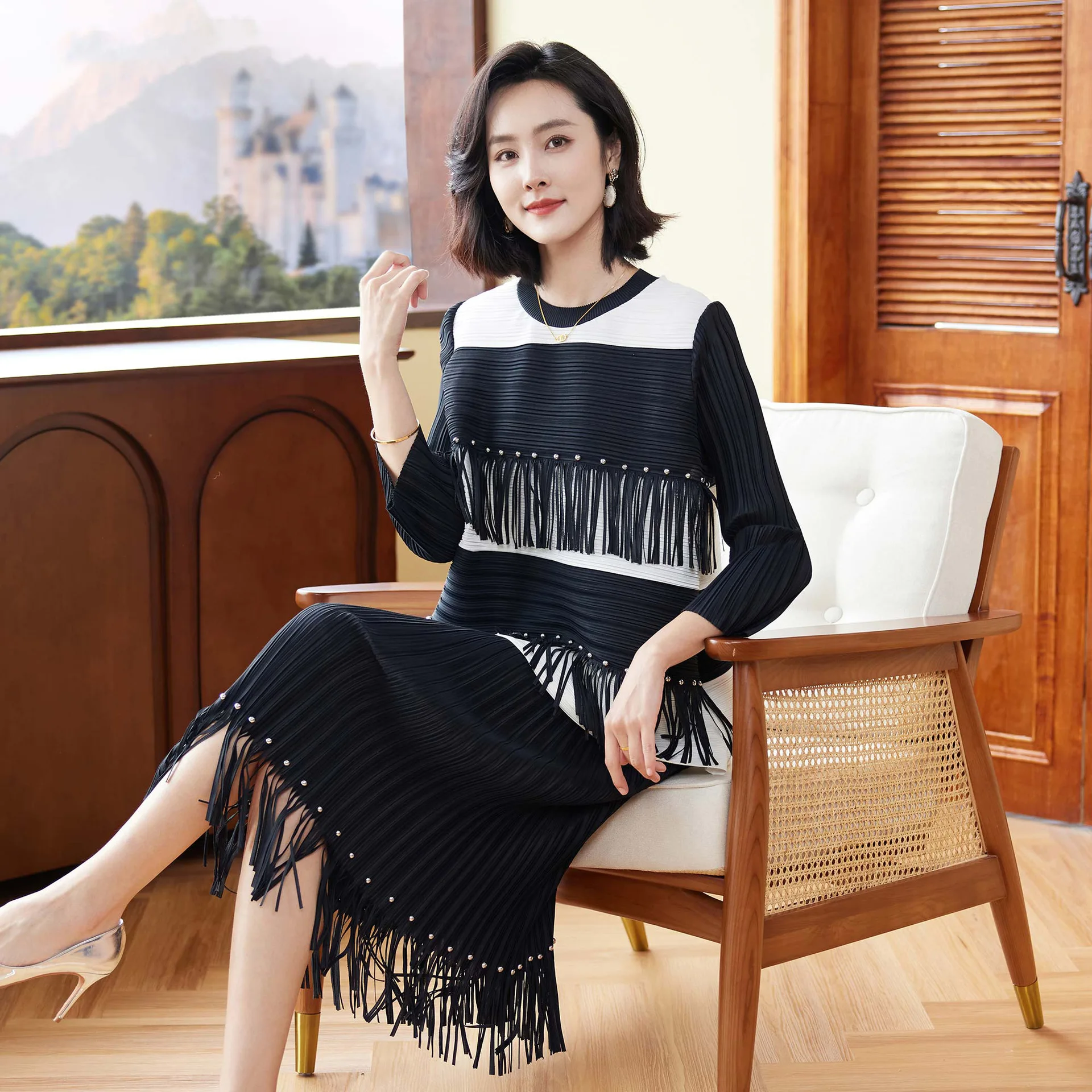 Miyake Pleated New Chinese Style Suit for Women 2024 New Tassel Design Large Size Fashionable and Beautiful Two-piece Suit Skirt