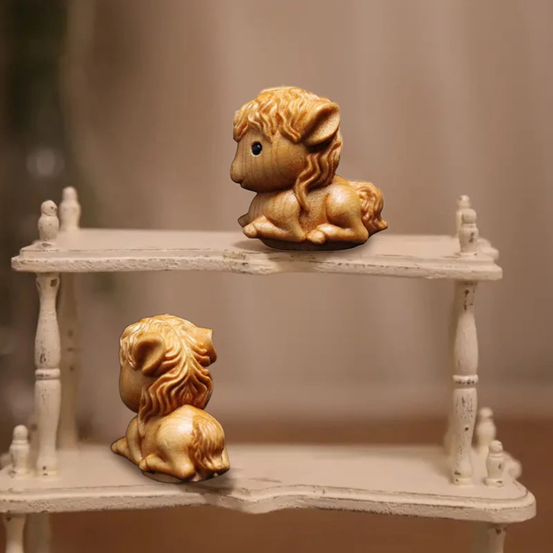 2026年新年干支馬像 太った馬が手作りの木製彫刻馬の置物を運びます