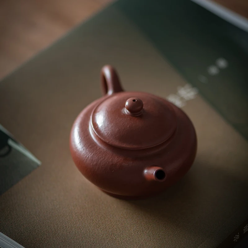 

Глиняный горшок Yixing фиолетового цвета, большой красный горшок ручной работы, плоский горшок из глины, ученик Сюй джингена Ву Чэн