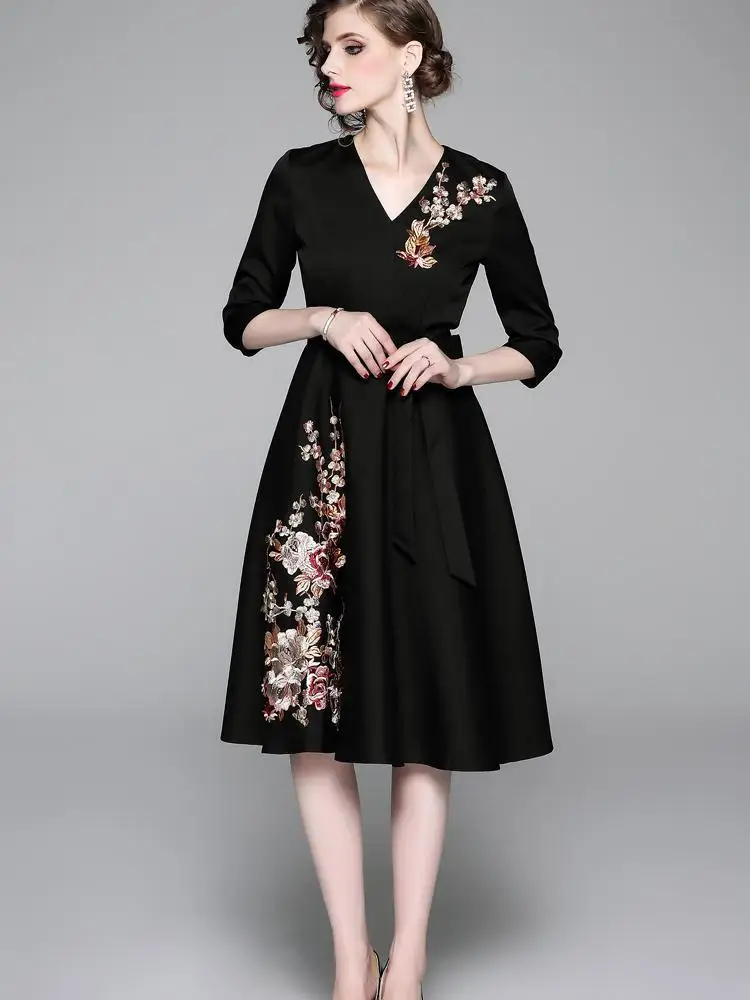 

Spring Women Floral Embroidery Green Dress Elegant Korean V-neck Lace-up Dress Lady Vintage Style Vestidos Party Night
