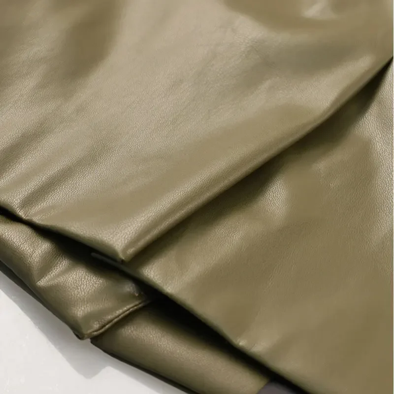 Chaqueta de cuero para mujer, estilo urbano, verde, con pliegues, escote en V, un botón, manga larga, bolsillos, abrigo hasta la cintura, primavera 2025, estilo urbano Y2K.