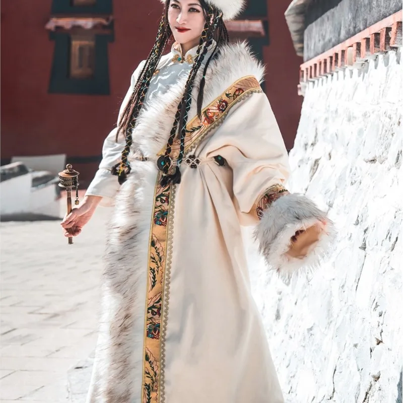 

White Fox Long Fur Tibetan Clothing Robe Western Ethnic Style Lhasa Trip Shoot Fashion Photography