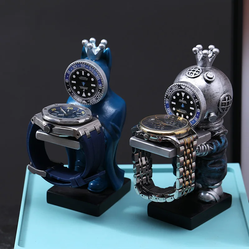 Creative Watch Stand Astronaut Support Apple Watch Holder Base Cartoon Table Nightstand Watches Display Dock Accessory Storage
