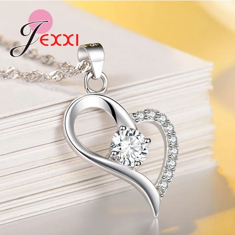 طقم إكسسوار فضي بتصميم قلب ناعم