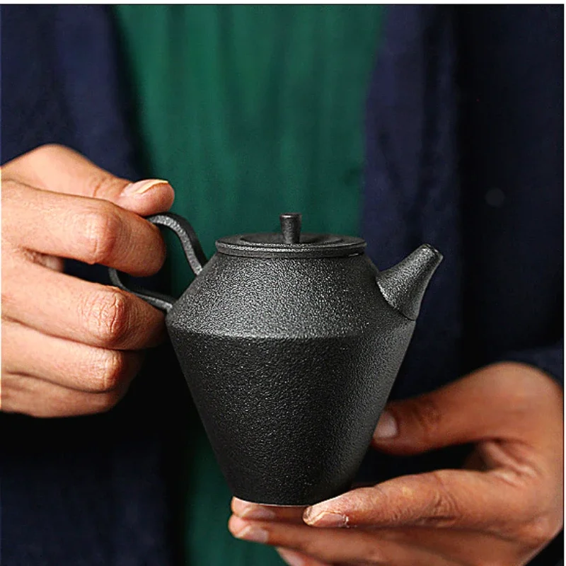 Japanese retro black pottery teapot, Kung Fu tea set, tea making, household small pot, ceramic single pot, pottery pot