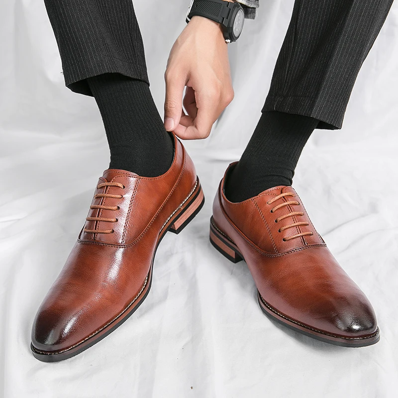 

2022 Luxury Classic Mens Wedding Designer Brogue Dress Black Brown Office Leather Pointed Toe Oxford Loafer Casual Shoes for Men