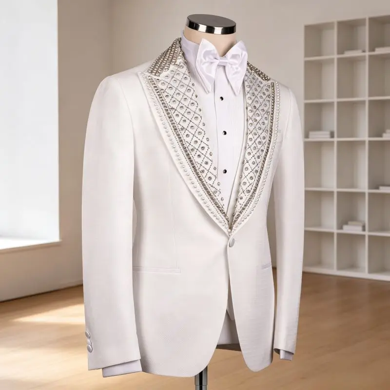 Costumes de luxe perlés pour hommes – Veste de smoking blanche ajustée avec pantalon noir