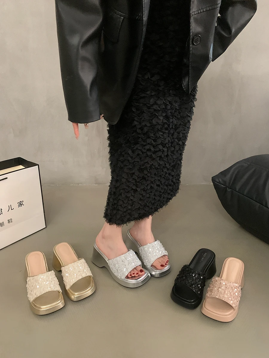 

House Slippers Platform Female Shoes Low Slides 2024 Summer Silver Fabric Rome Hoof Heels Bling Scandals PU Rubber Shoes Womens