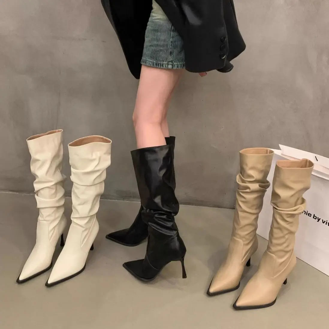Bottes longues plissées à bout pointu pour femme, style urbain, talons hauts, pour soirée, en cuir, type stripper 1 Bottes longues plissées à bout pointu pour femme, style urbain, talons hauts, pour soirée, en cuir, type stripper 1