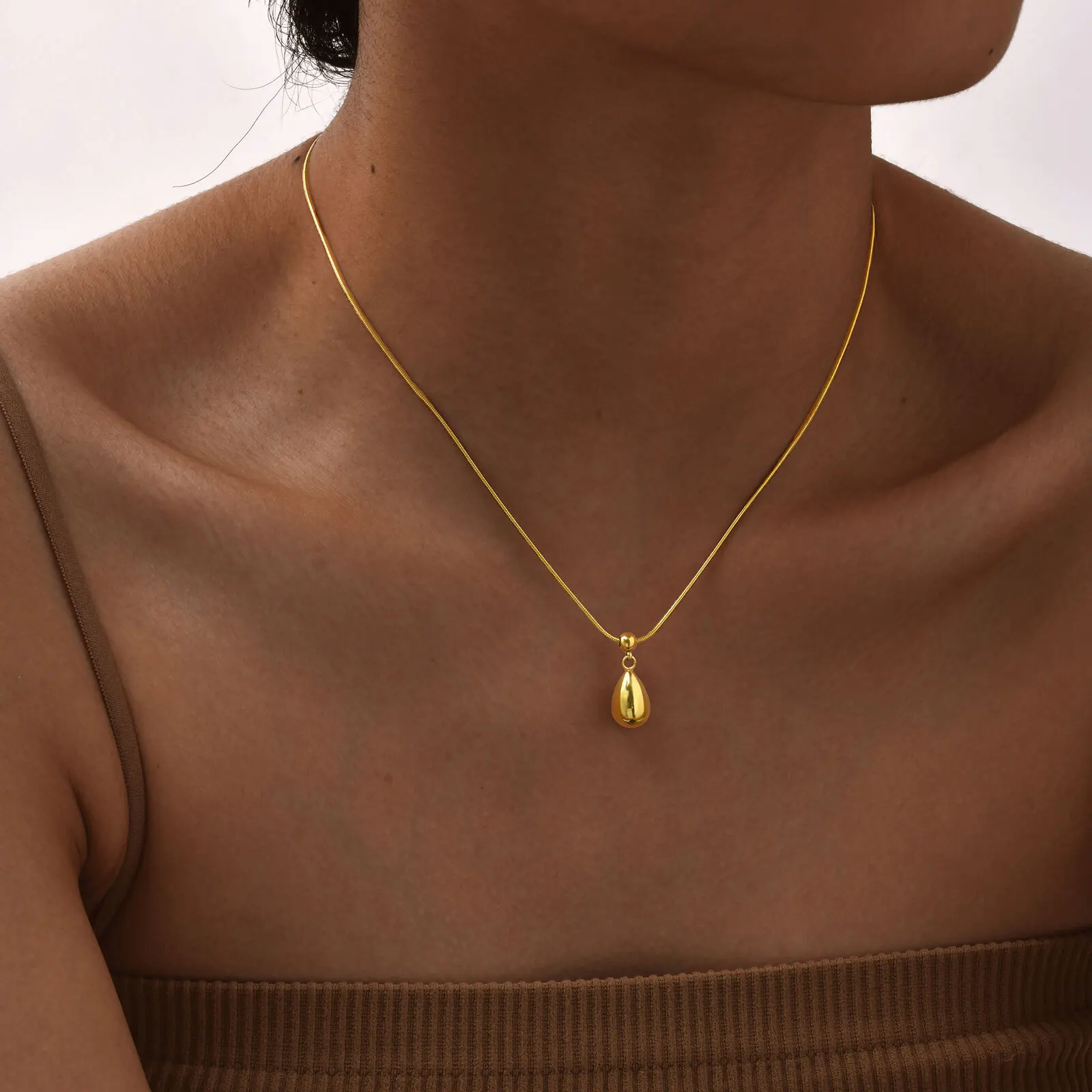 Halskette mit verschiebbarem Wassertropfen-Anhänger für Frauen, wasserdichte Halsketten mit tropfenförmigem Anhänger, vergoldeter Edelstahlschmuck