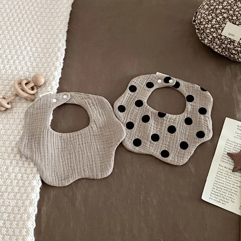 Feeding Anti-vomiting Bibs Waterproof Cotton Yarn Dotted Baby Cotton Bibs Korean Style Round Neck Baby Drooling Bibs