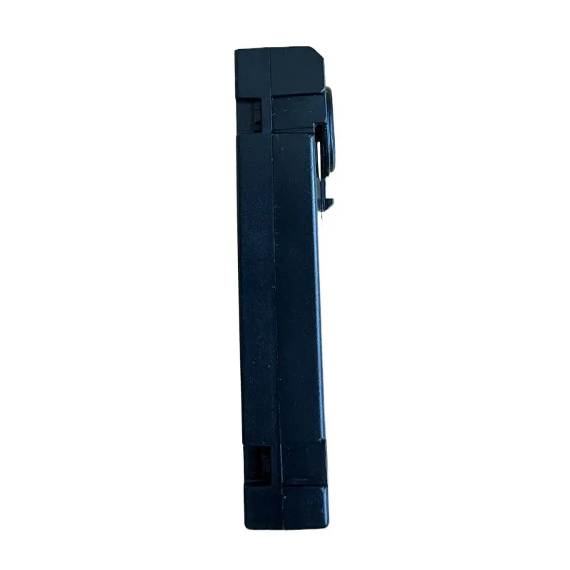 Lot de trois batteries de Drone M6 3.7V 2500mAh alignées, parfait pour autonomie prolongée.