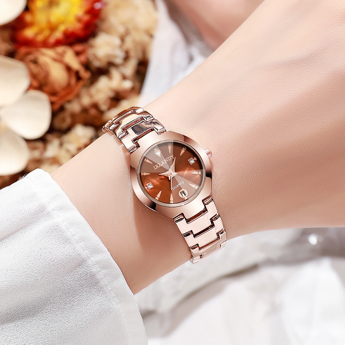 1pcs/set Women's Gift Watch Elegant Fashion Simple Scale Calendar Dial Luxury Bussiness Quartz Watch (Box Not Included)