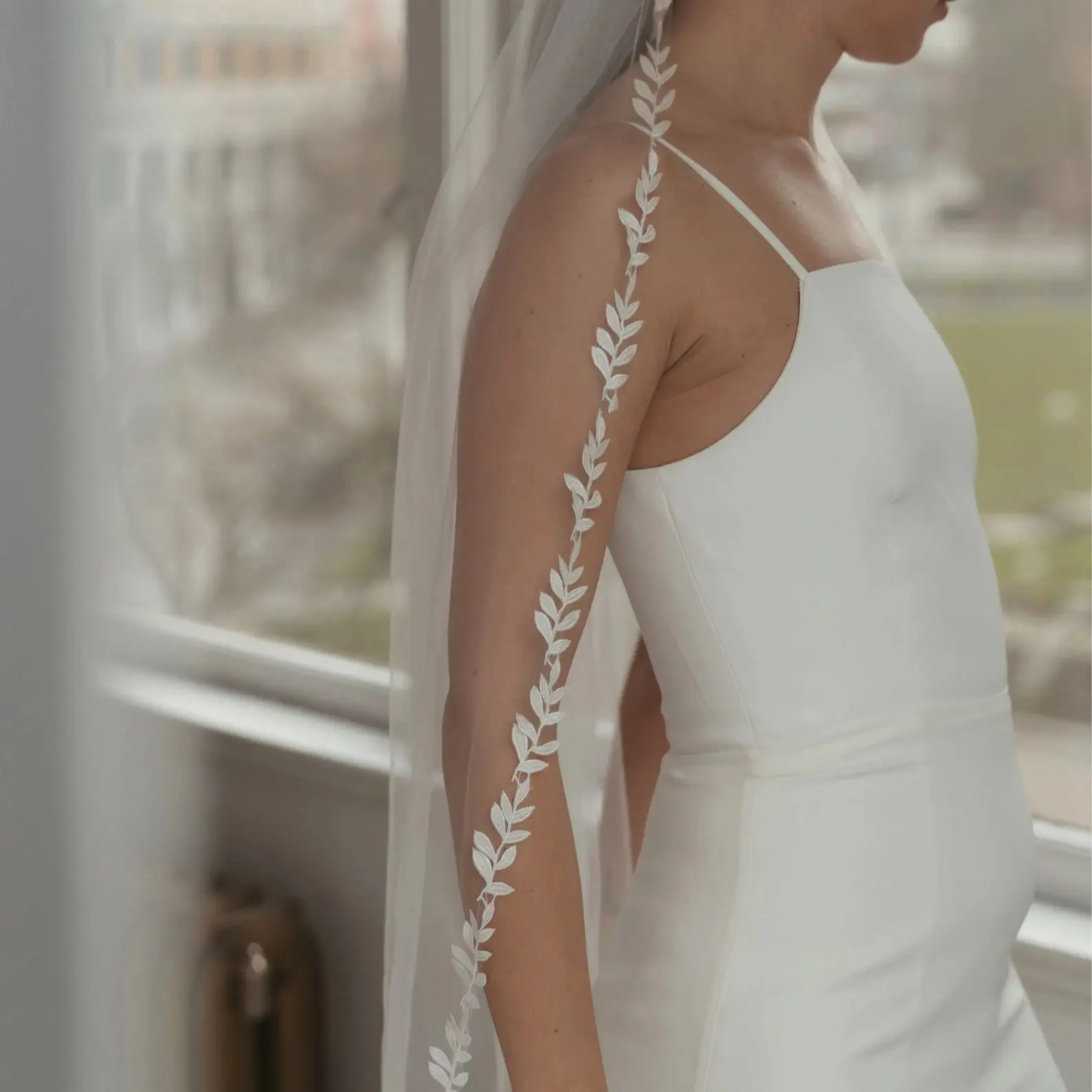 Wedding Veil Lace Edge Bridal Veils 3M White Ivory Thin Scallop Lace Trim Cathedral Mantilla Bride Accessories V129