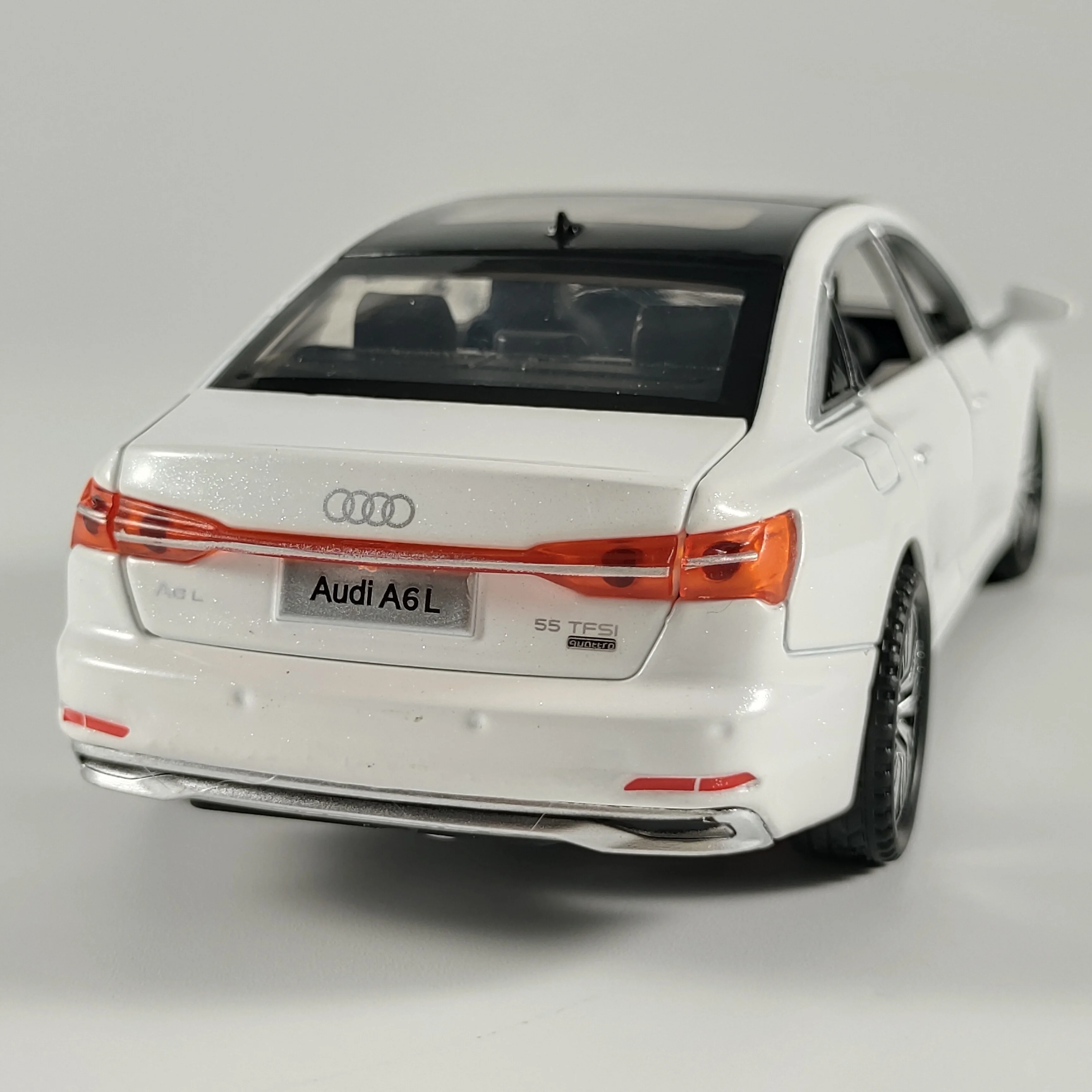 1:32 Audi A6L Luxury Midsize Sedan Alloy Metal Diecast Model Car