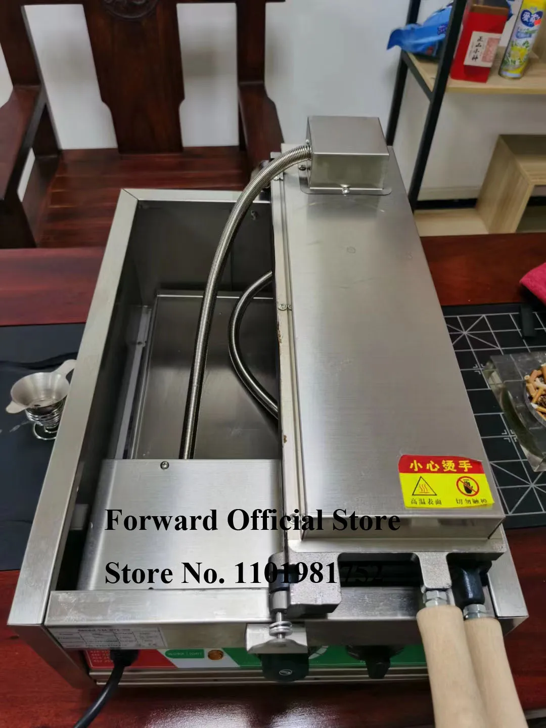 Description Picture 3 of item8pcs Electric Waffle Maker Cat Catch Fish Shape Commercial Sponge Cale Taiyaki Machine for Snack Shop