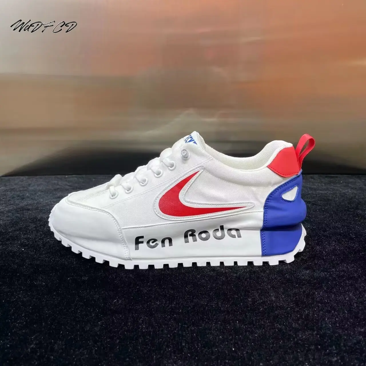 

Мужские кроссовки на платформе, из микрофибры и кожи