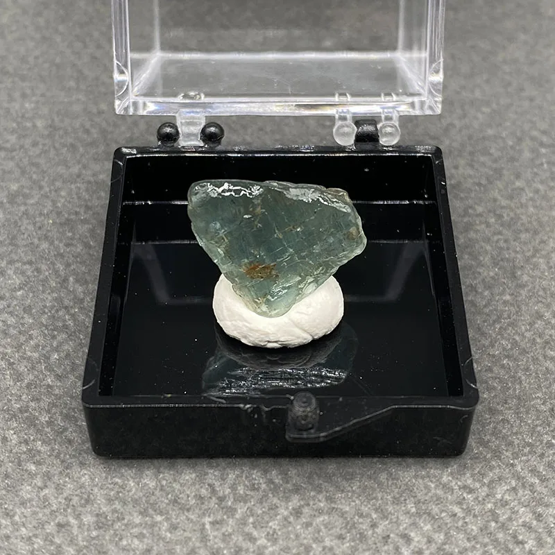 100% Rare Natural Pakistan Aquamarine Mineral Specimens Stones and Crystals Healing Crystal  +Box size：35*35*35 mm