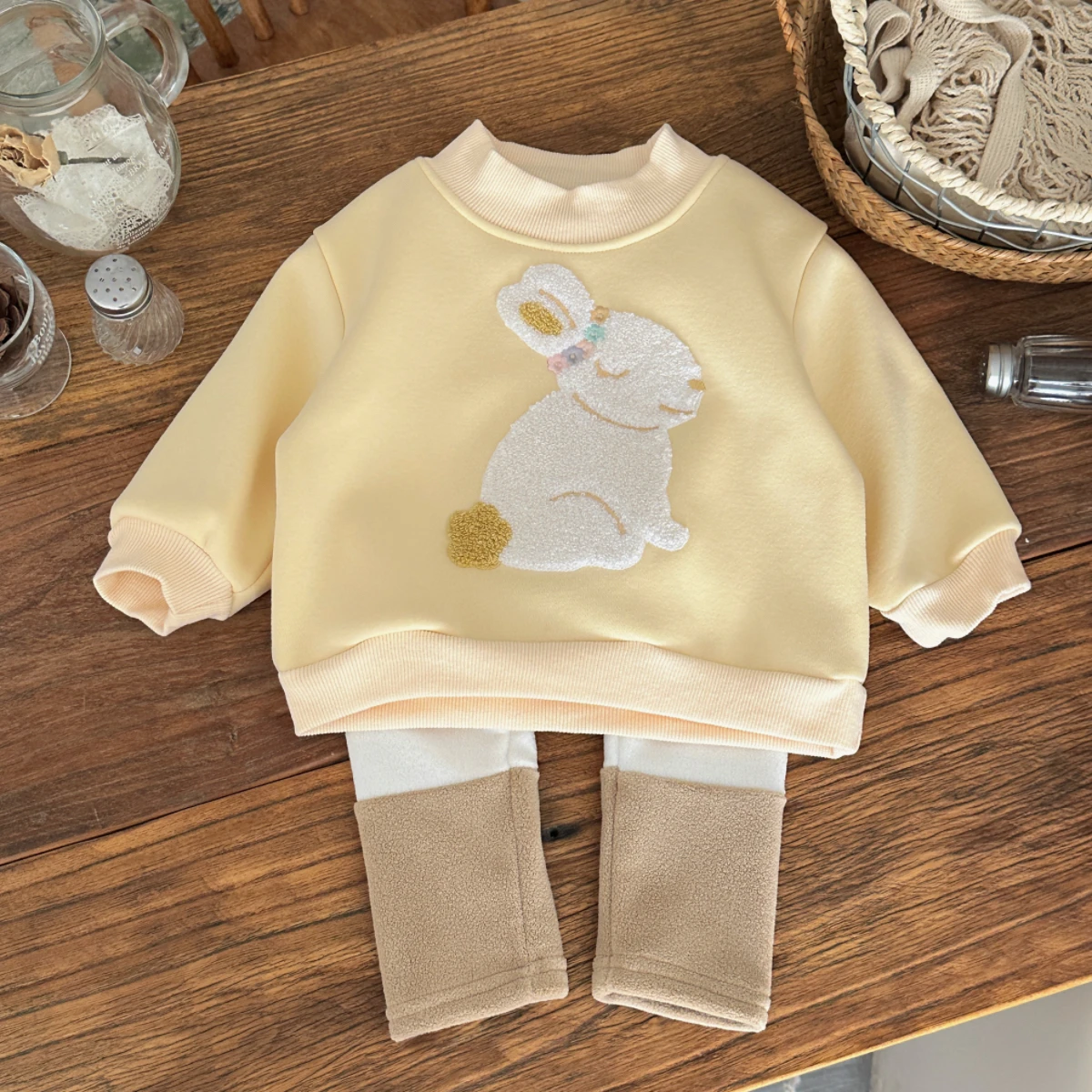 Lässige Sweatshirts für Mädchen und Kleinkinder, neue Winterkleidung, Rundhalsausschnitt, Kaninchen-Stickerei, Pullover, farbblockierte Hosen, 2-teiliges Outfit – Detail 4