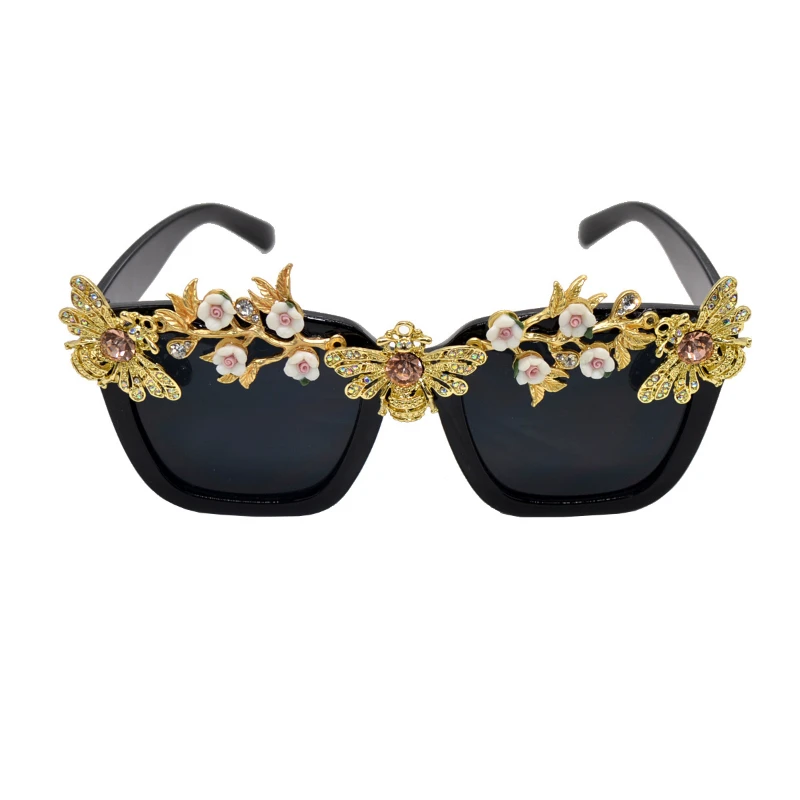 

2023 New Diamond Sunglasses Ladies Brand Designer Party Ladies Glasses Rhinestone Season Bee Eyewear Lunette De Soleil Femme